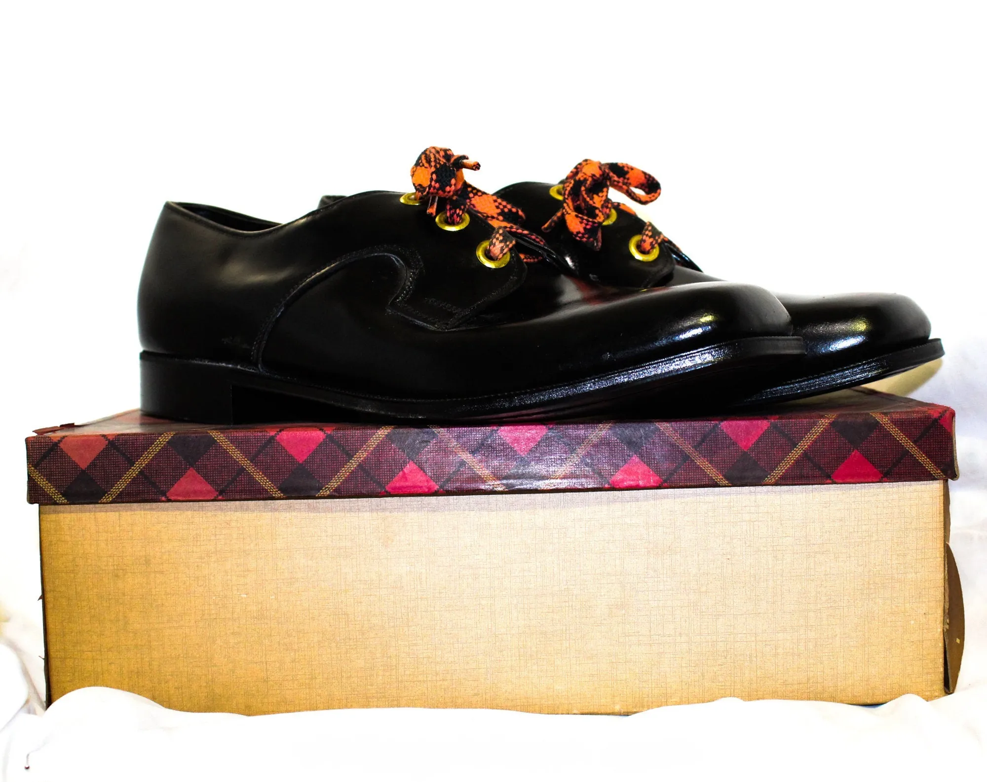 Size 9 Men's Dress Shoes - Funky 1960s 70s Black Mens Oxfords with Orange Shoe Laces - Never Worn In Original Box - 60s NOS Deadstock